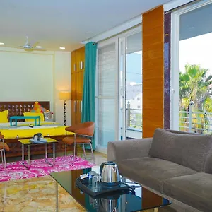 Lime Tree Hotel 32Nd Avenue Nh-8 Gurgaon Near Sector 29- Fully Vaccinated Staff *** Gurgaon