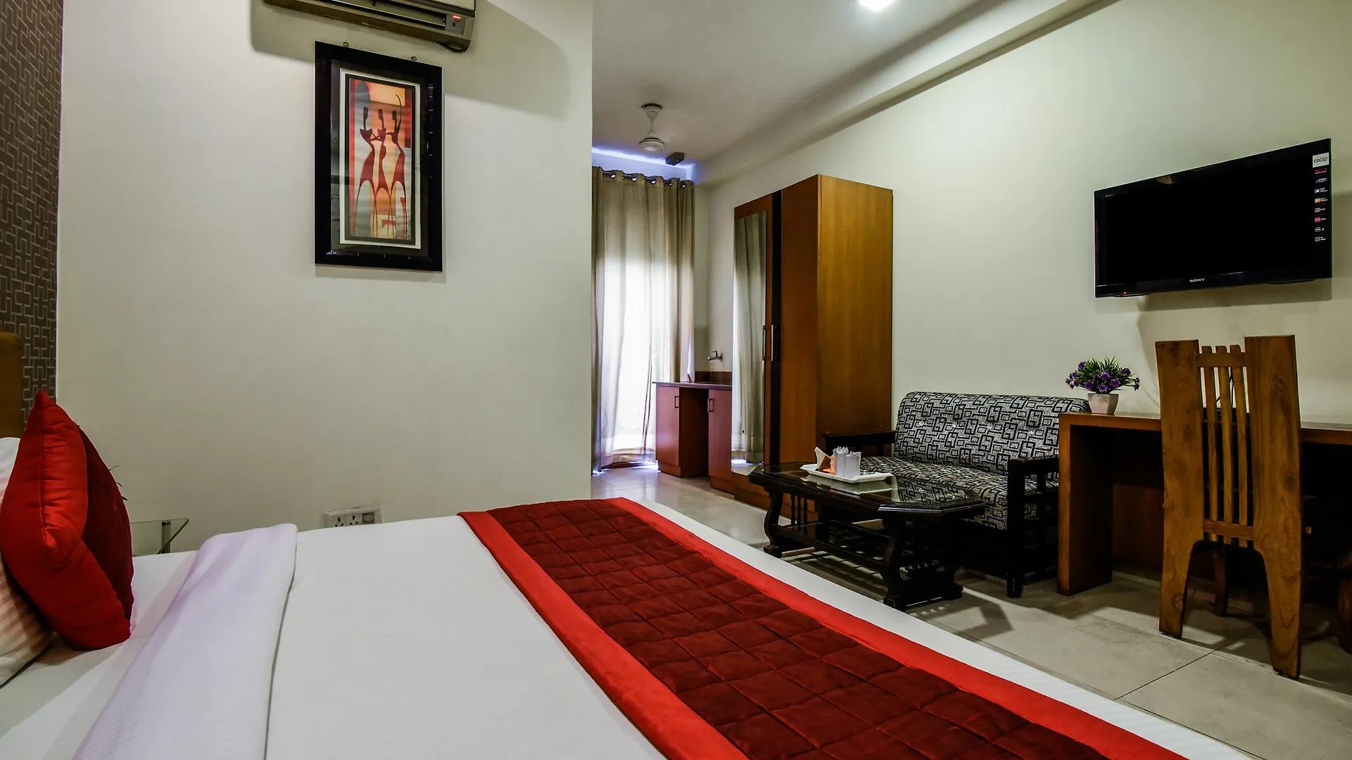 Asian Suites Iffco Metro Station Gurugram Gurgaon 3*,